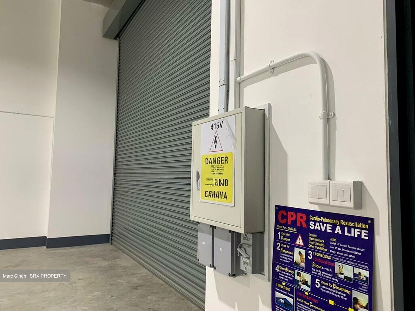 Sembawang Close (D27), Warehouse #502078421